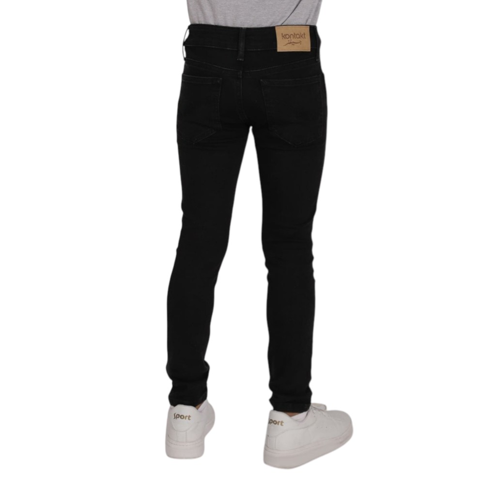 Skinny garçon en jeans